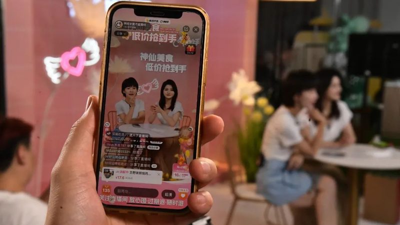 在挑选钟点工阿姨时，背景调查至关重要。可以通过以下途径进行背景调查：